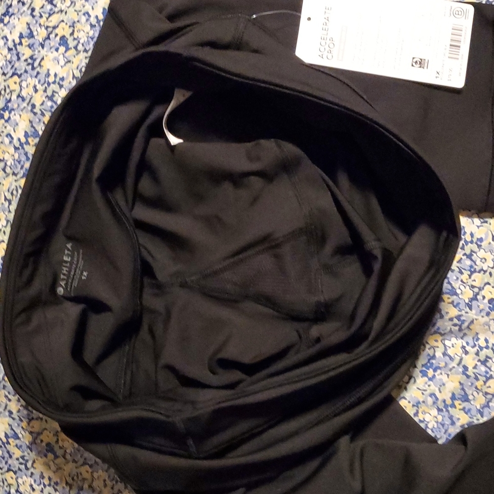 Athleta Black Crop pants Woman's Size 1X - Picture 10 of 10